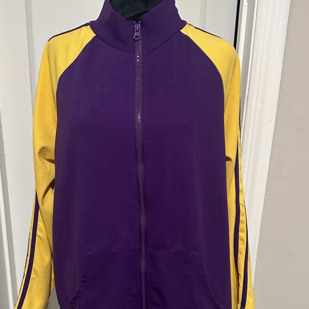 💛Zip-Up Track Jacket💛 - Picture 3 of 9